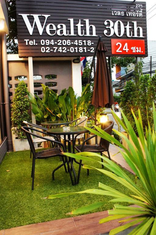 Wealth 30Th Hotell Bangkok Exteriör bild