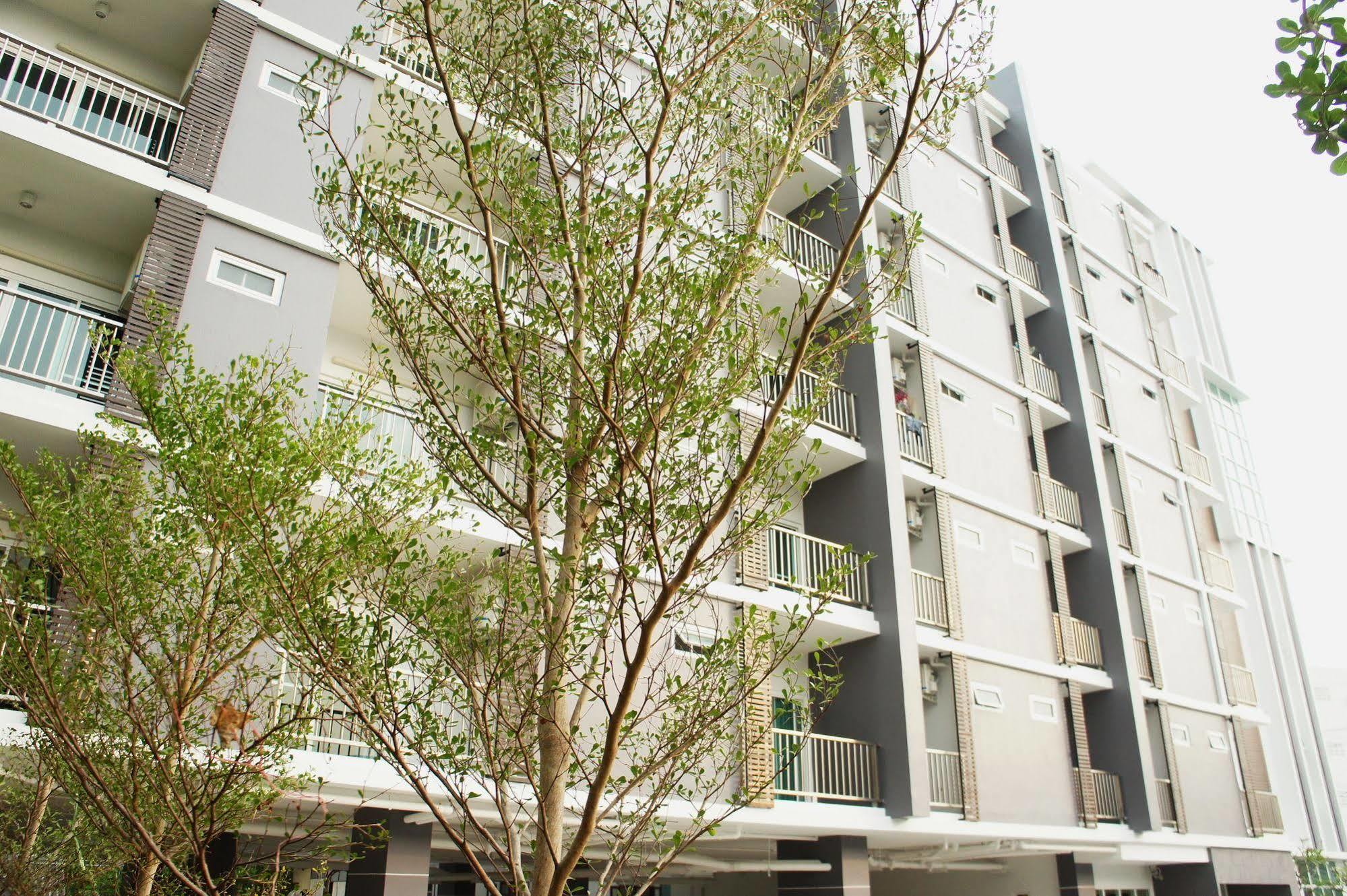 Wealth 30Th Hotell Bangkok Exteriör bild